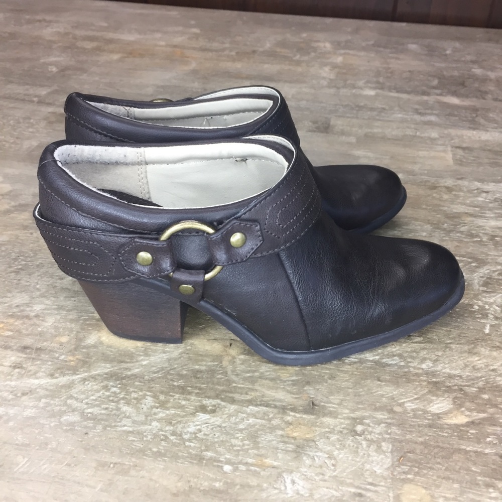 Faded Glory Size 6.5 Brown Clogs